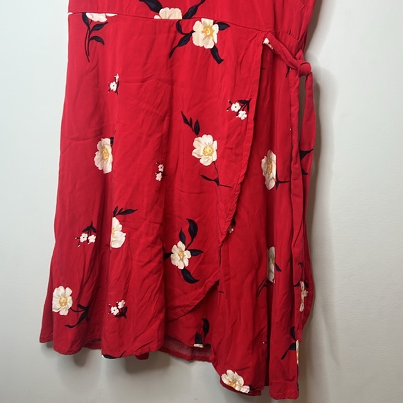 Abercrombie & Fitch Women's Red Floral Wrap Mini Short Sleeve Dress Size XS - Picture 3 of 5